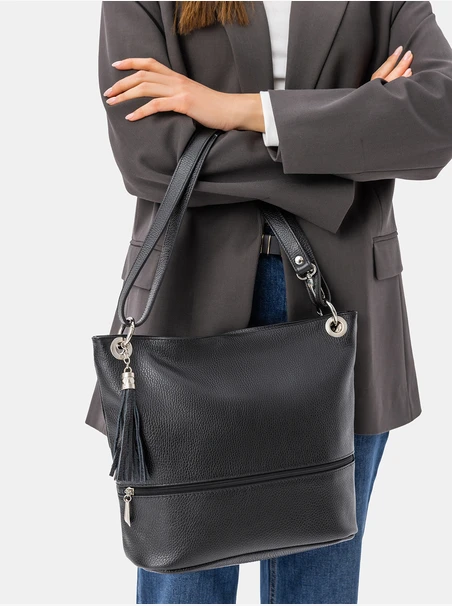 Schwarze Handtasche mit Quaste