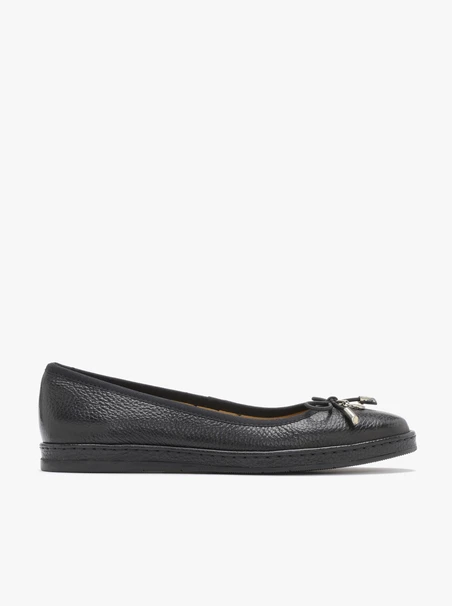 Schwarze Ballerinas mit Schleife