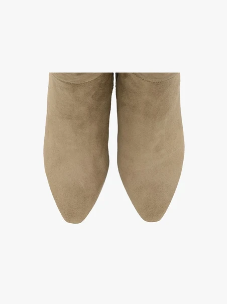 Stiefel mit Sandabsatz
