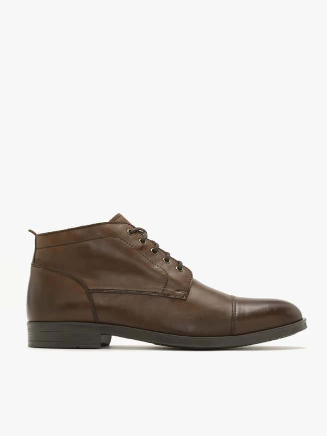 Braune Lederstiefel
