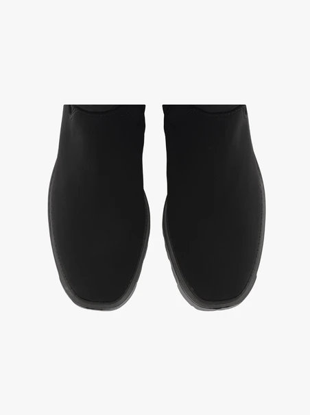 Schwarze Stiefel mit elastischem Schaft