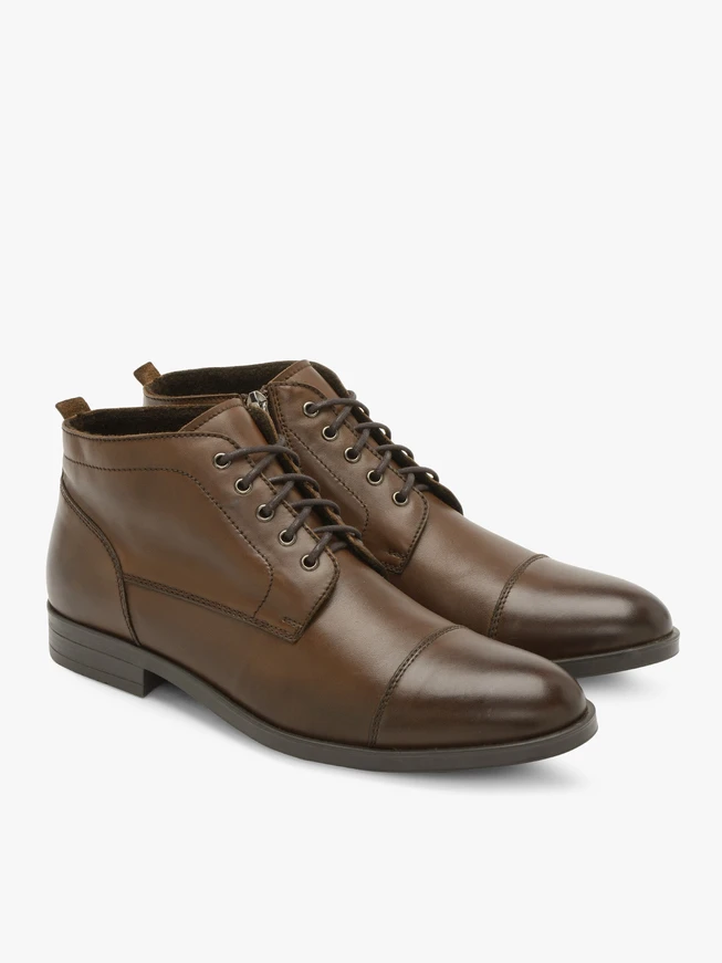 Braune Lederstiefel