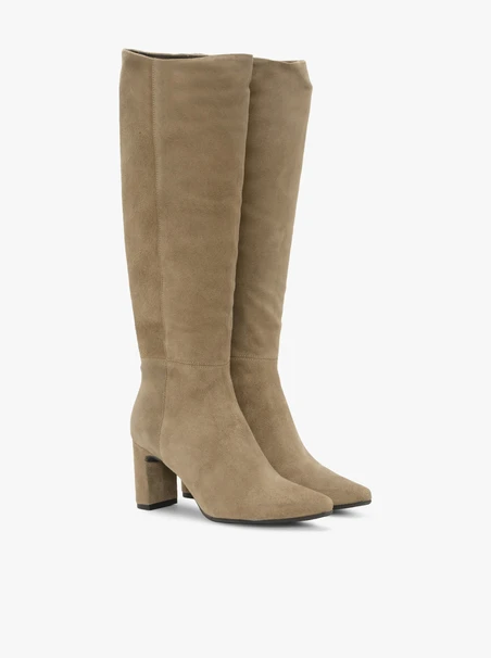 Stiefel mit Sandabsatz