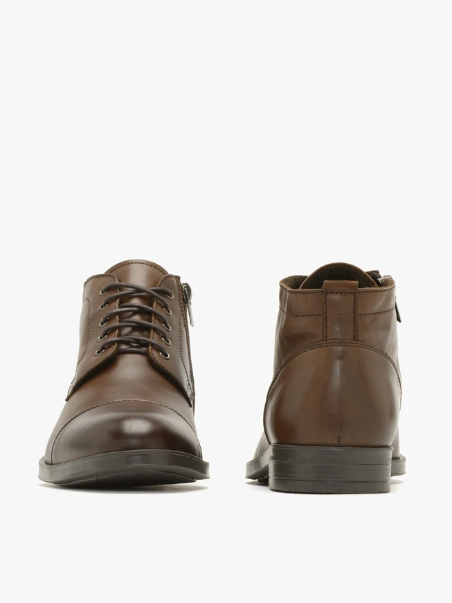 Braune Lederstiefel