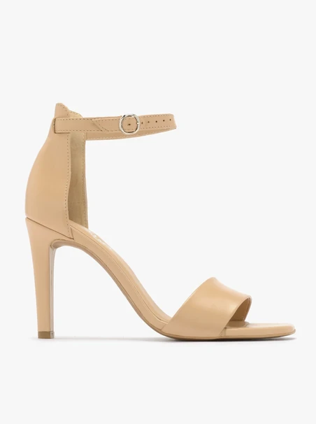 Beigefarbene Stiletto-Sandalen