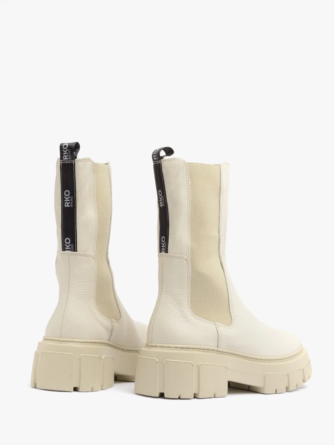 Beigefarbene Slingbacks auf leichter Sohle