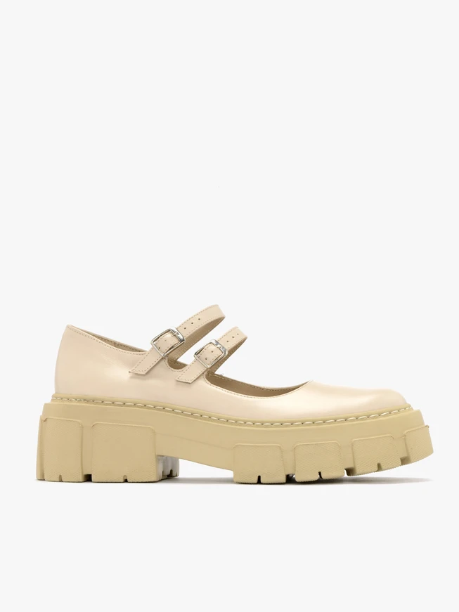 Beige pumps with decorative fastening