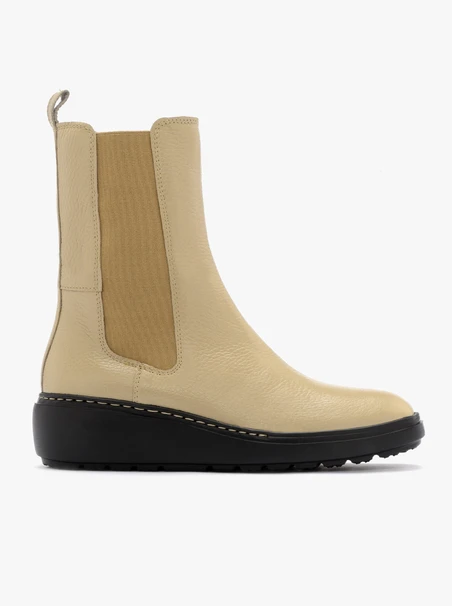 Beigefarbene Slingbacks auf leichter Sohle