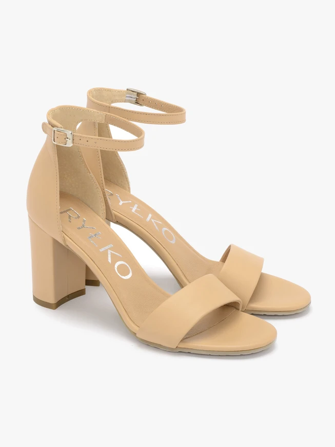 Beigefarbene Stiletto-Sandalen