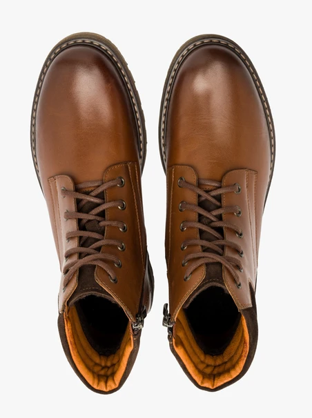 Braune mit Wolle isolierte Herrenstiefel
