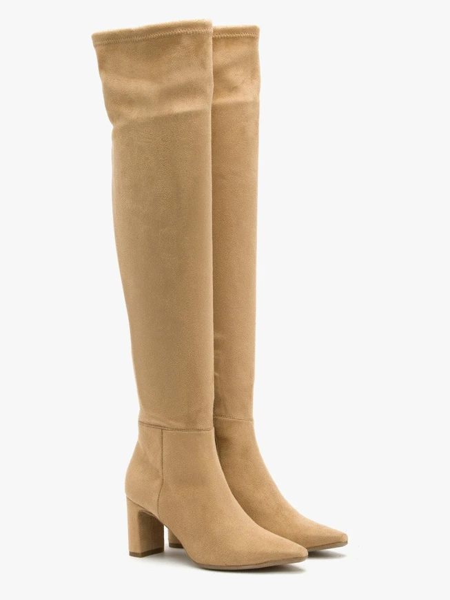 Beigefarbene, kniehohe Stiefel mit elastischem Schaft