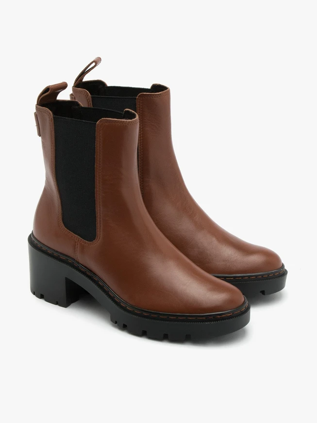 Braune Stiefel mit Logo-Absatz