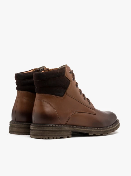 Braune mit Wolle isolierte Herrenstiefel