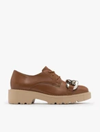 Braune Halbschuhe mit massiver Kette