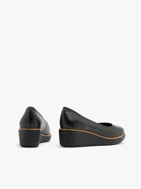 Schwarze Plateau-Pumps