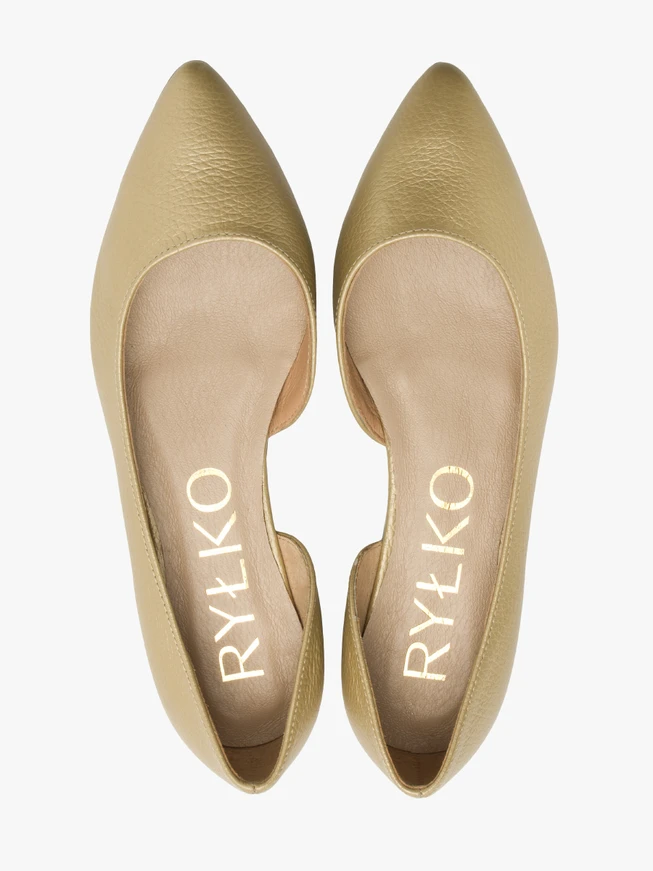 Goldene Ballerinas mit verziertem Schaft