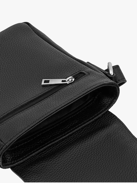 Klassische schwarze Tasche aus genarbtem Leder