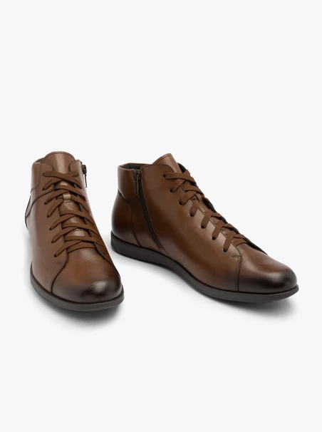 Braune isolierte Stiefel