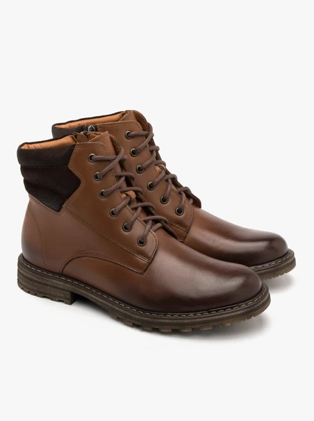 Braune mit Wolle isolierte Herrenstiefel