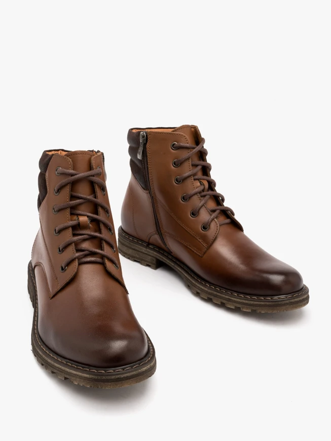 Braune mit Wolle isolierte Herrenstiefel
