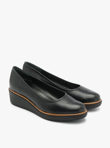 Schwarze Plateau-Pumps