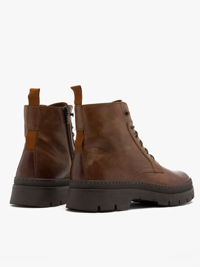 Braune Herrenstiefel