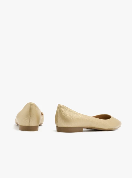 Goldene Ballerinas mit verziertem Schaft