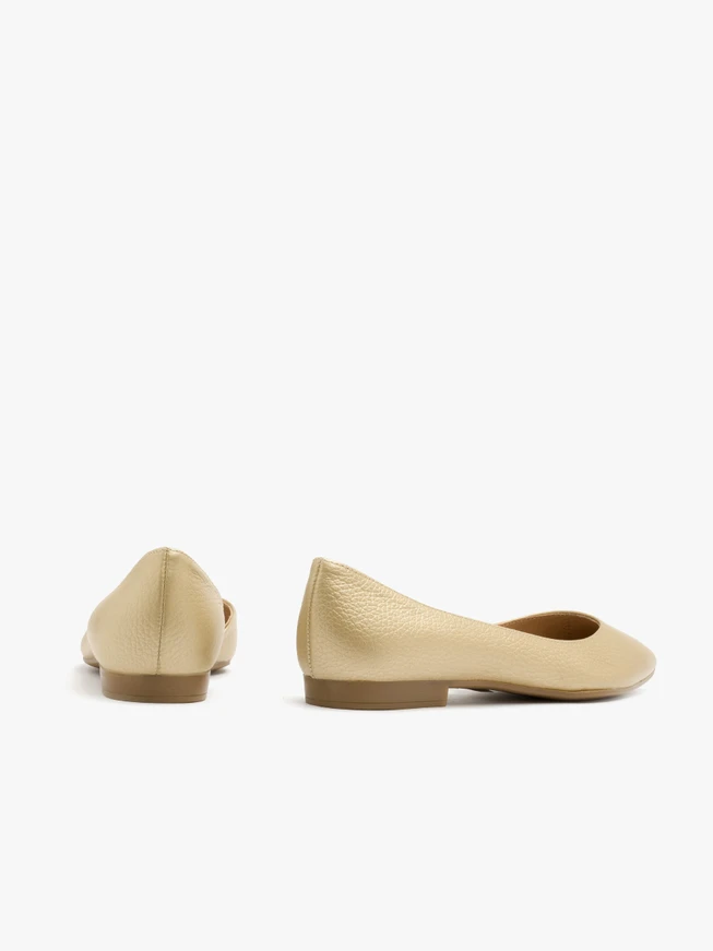 Goldene Ballerinas mit verziertem Schaft