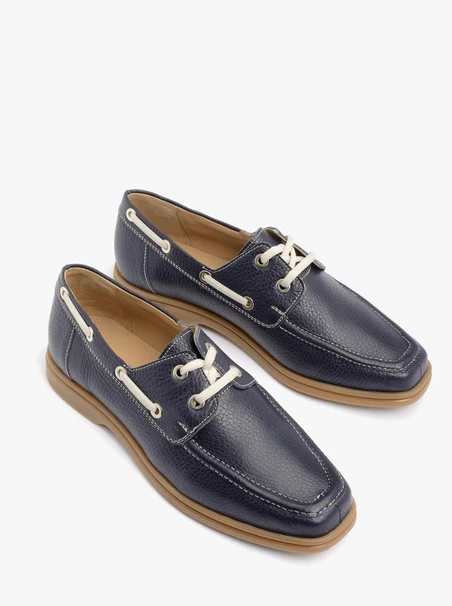 Marineblaue Halbschuhe mit Ziernähten