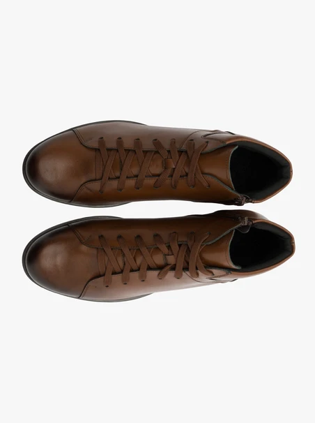 Braune isolierte Stiefel