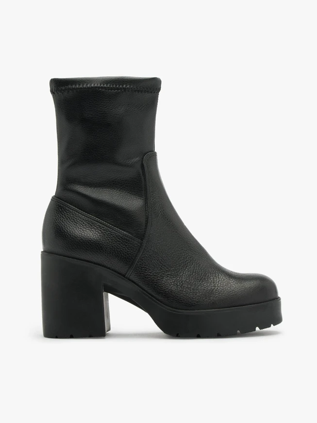 Schwarze Stiefel mit elastischem Schaft