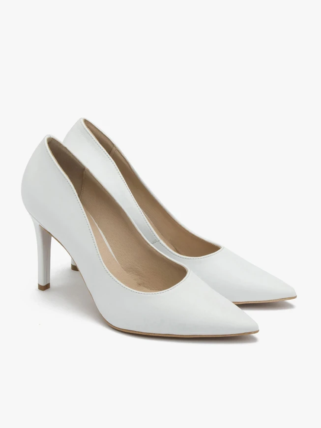 Weiße hochhackige Pumps