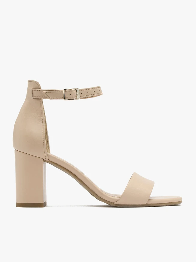 Beigefarbene Stiletto-Sandalen