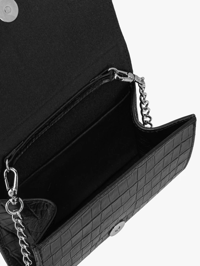 Kleine schwarze Handtasche mit dekorativer Textur