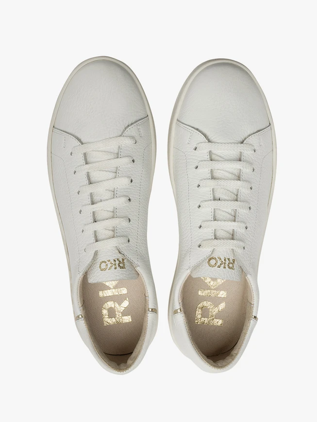Weiße Sportschuhe mit goldenen Elementen