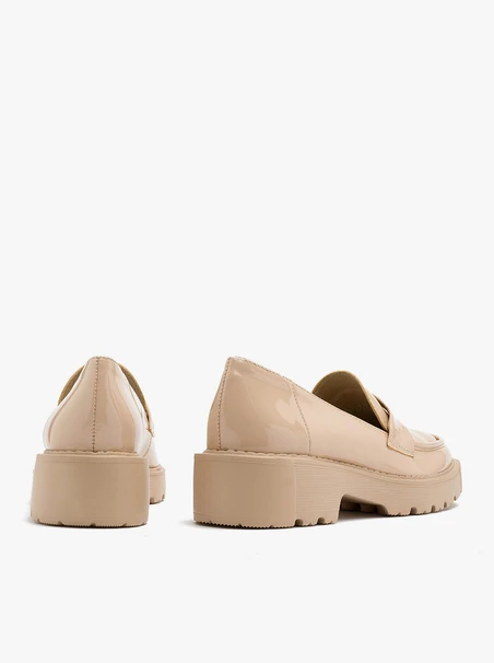 Beige lightweight loafers