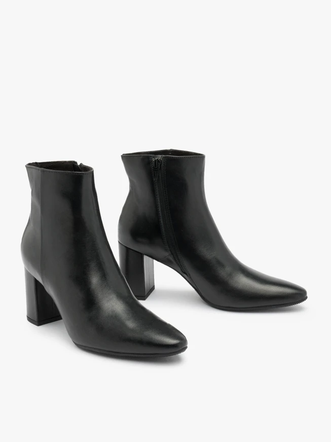 Schwarzer Stiletto-Stiefel