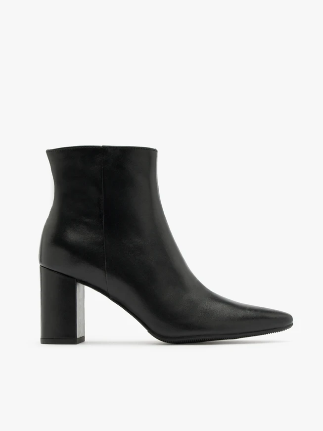 Schwarzer Stiletto-Stiefel