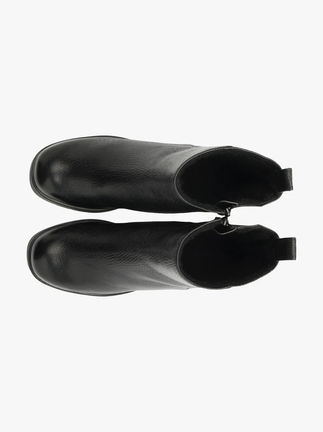 Schwarze Stiefel mit hohem Absatz