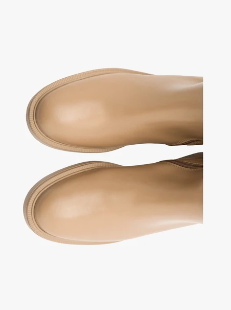 Beigefarbene Stiefel mit breitem Schaft