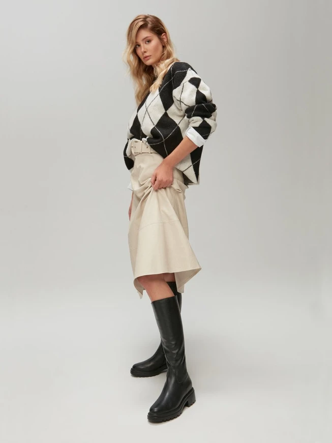 Schwarze klobige Stiefel