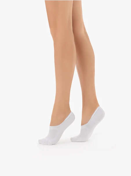 White women’s cotton ankle socks