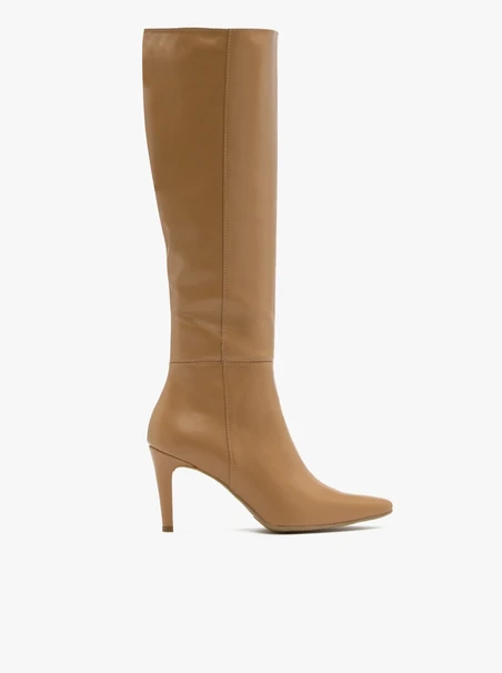 Beigefarbene Stiefel mit Stiletto-Absatz