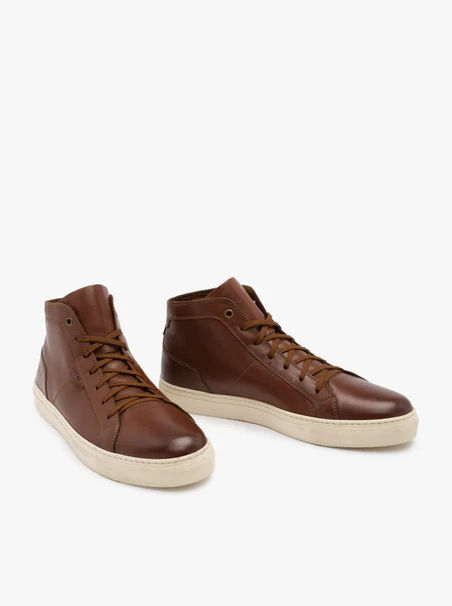 Braune Sportstiefel