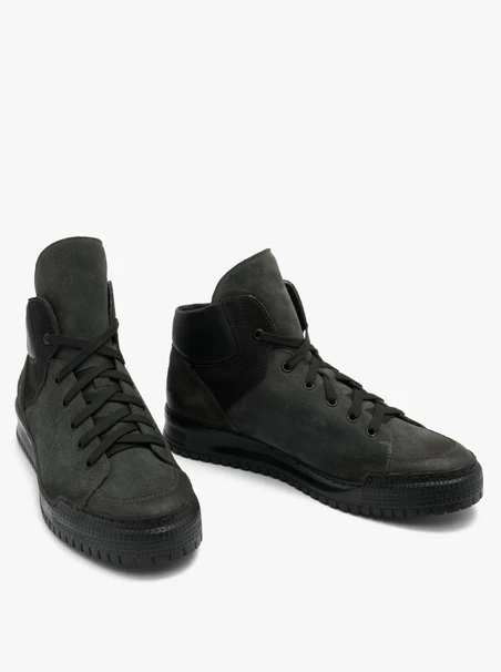 Grau-schwarze Herren-Turnschuhe