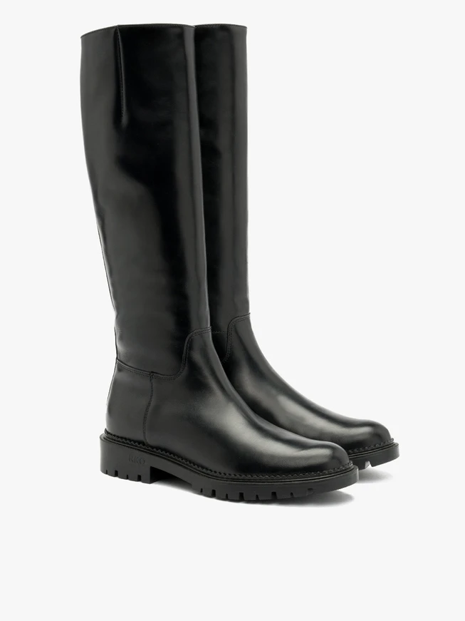 Schwarze Stiefel mit schmalem Schaft