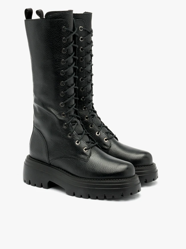 Schwarze Baggerstiefel mit leichter Sohle