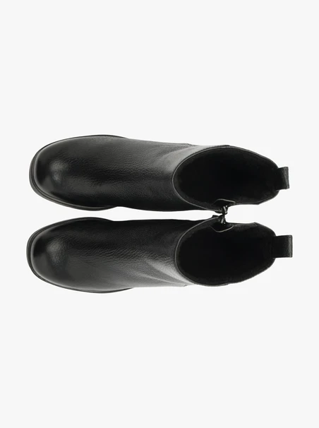 Schwarze Stiefel mit hohem Absatz