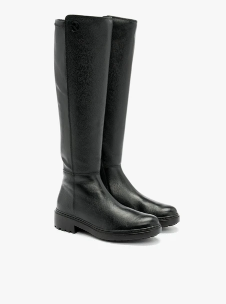 Black elastic boots