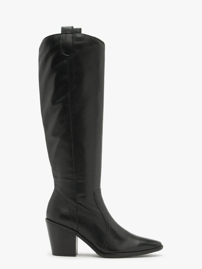 Schwarze Stiefel mit hohem Absatz